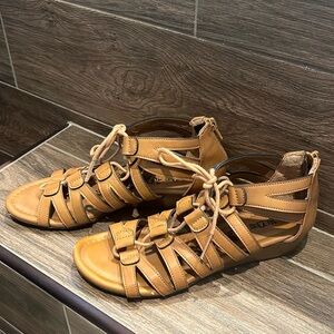 Lace up sandals with heel zipper